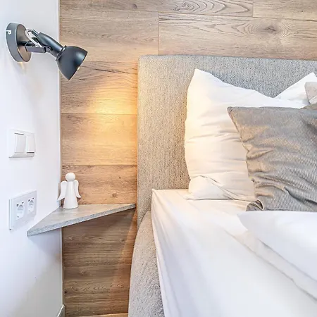 Elegant & Air Condition 5br - By The Danube River *