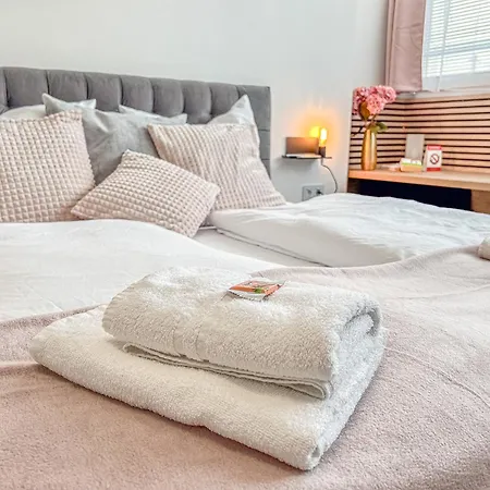 Elegant & Air Condition 5br - By The Danube River Appartement