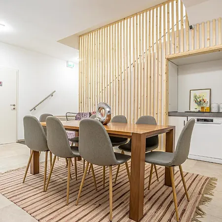 Elegant & Air Condition 5br - By The Danube River *