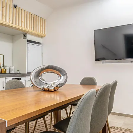 Elegant & Air Condition 5br - By The Danube River Appartement