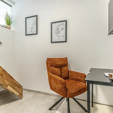 Elegant & Air Condition 5br - By The Danube River Appartement