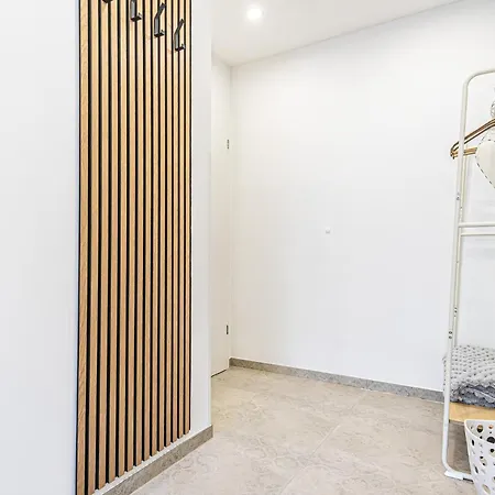 Elegant & Air Condition 5br - By The Danube River *