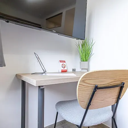 Elegant & Air Condition 5br - By The Danube River Appartement *