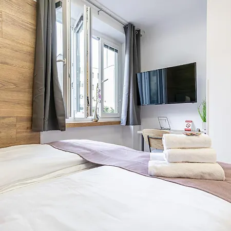 Elegant & Air Condition 5br - By The Danube River
