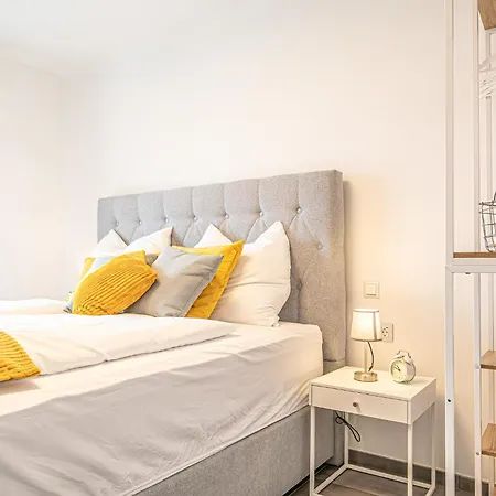 Elegant & Air Condition 5br - By The Danube River *