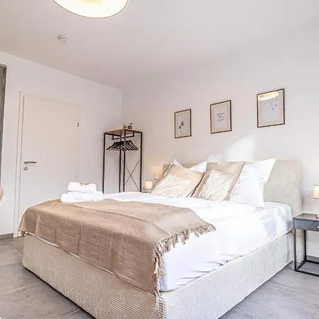 Elegant & Air Condition 5br - By The Danube River Appartement
