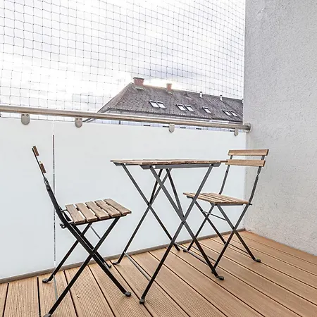 Elegant & Air Condition 5br - By The Danube River *