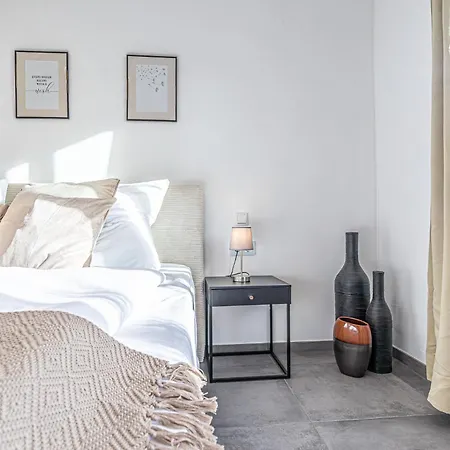 Elegant & Air Condition 5br - By The Danube River *