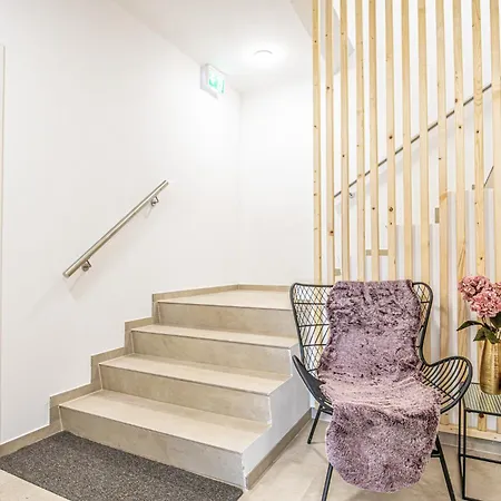 Elegant & Air Condition 5br - By The Danube River Appartement *