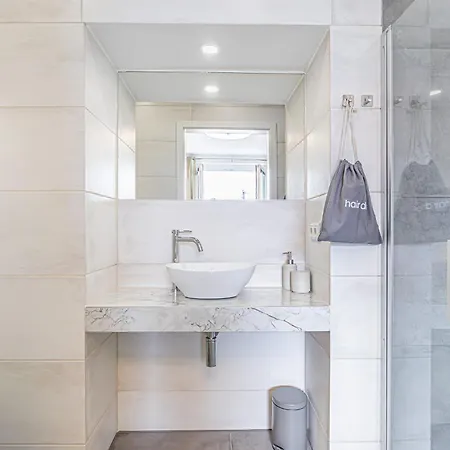 Elegant & Air Condition 5br - By The Danube River *