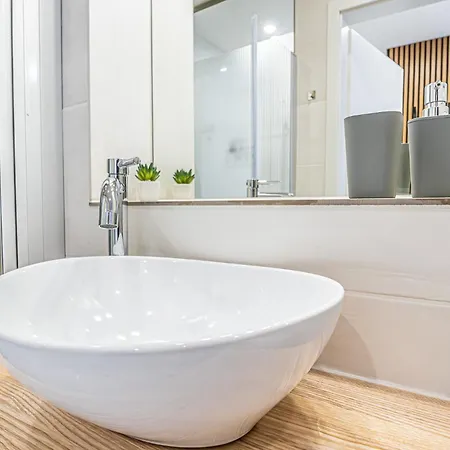 Elegant & Air Condition 5br - By The Danube River Appartement *