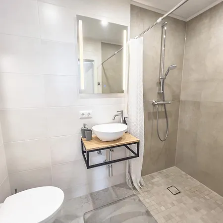 Appartement Elegant & Air Condition 5br - By The Danube River