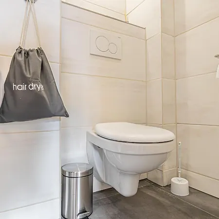 Elegant & Air Condition 5br - By The Danube River Appartement *